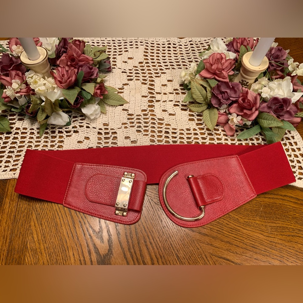Red Women’s Wide Stretch Belt with Gold Hook Closure XL